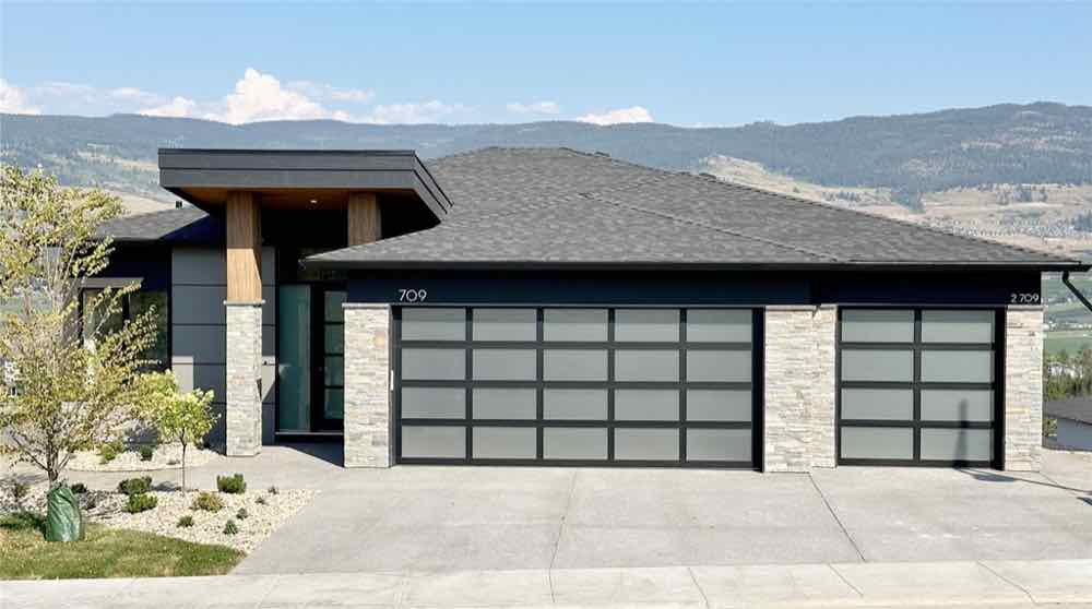 709 Carleton Street, sold by Josh Miko