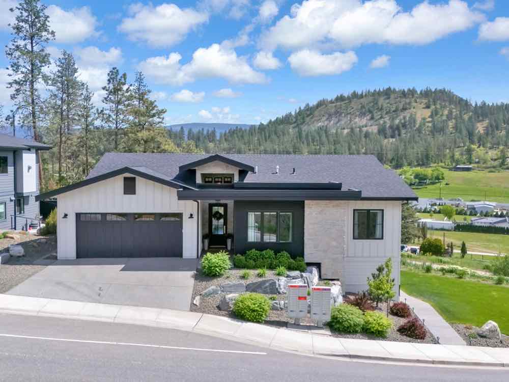 2044 Begbie Road, sold by Josh Miko
